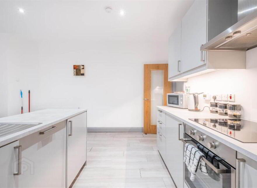 Apt 3, 75 Eglinton Street, Portrush, BT56 8DZ