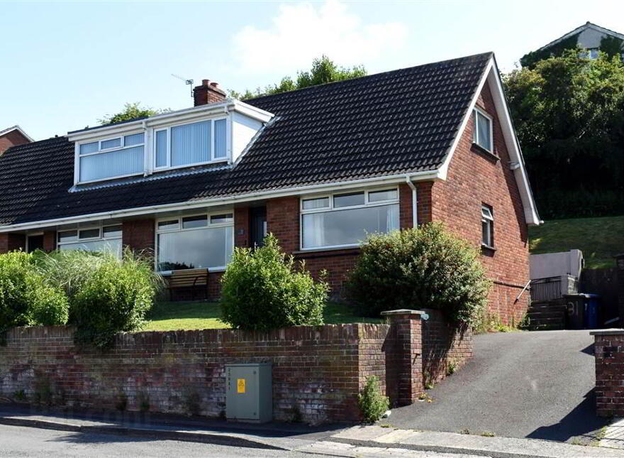 31 Strangford Heights, Newtownards, BT23 8ND photo