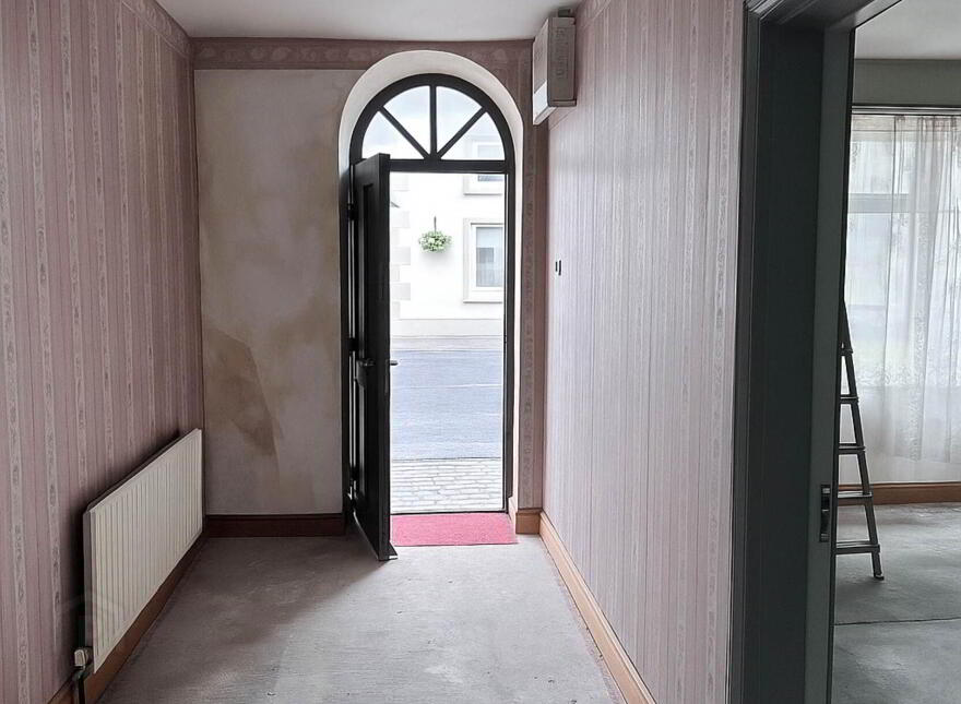Main St, Enniskeane, P47FT52
