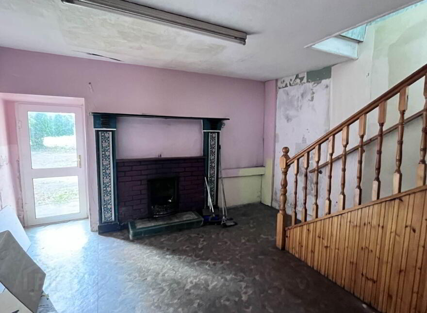 Main St, Enniskeane, P47FT52