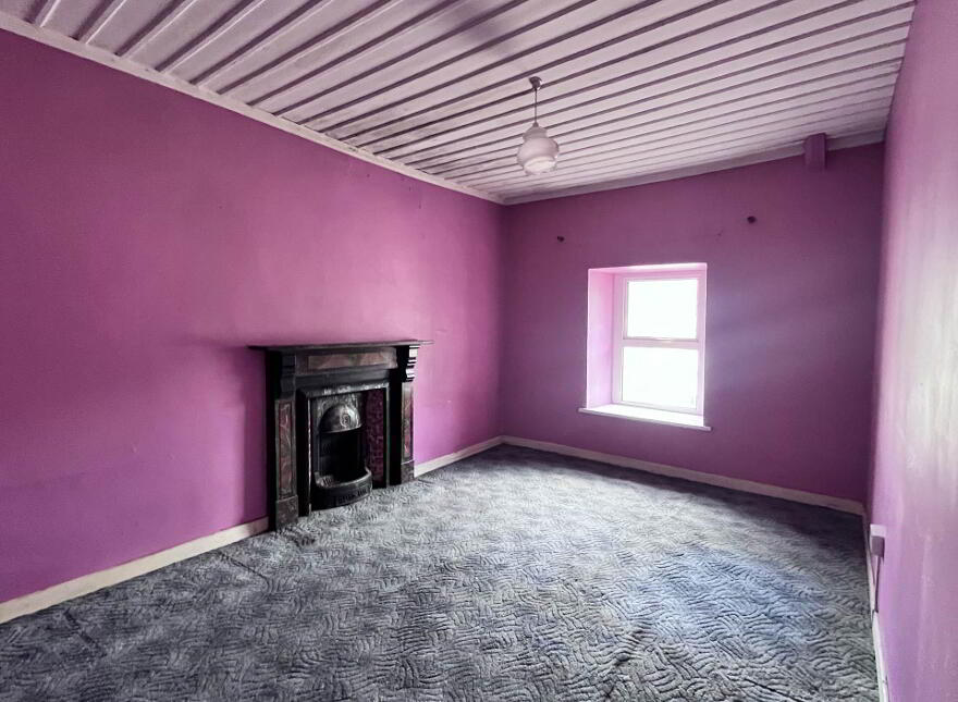 Main St, Enniskeane, P47FT52