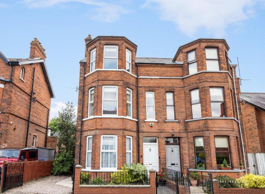 92 Marlborough Park Central, Belfast, BT9 6HP photo