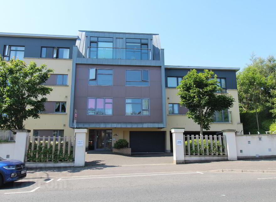 92 Castle Street, Bangor, BT20 4SY photo