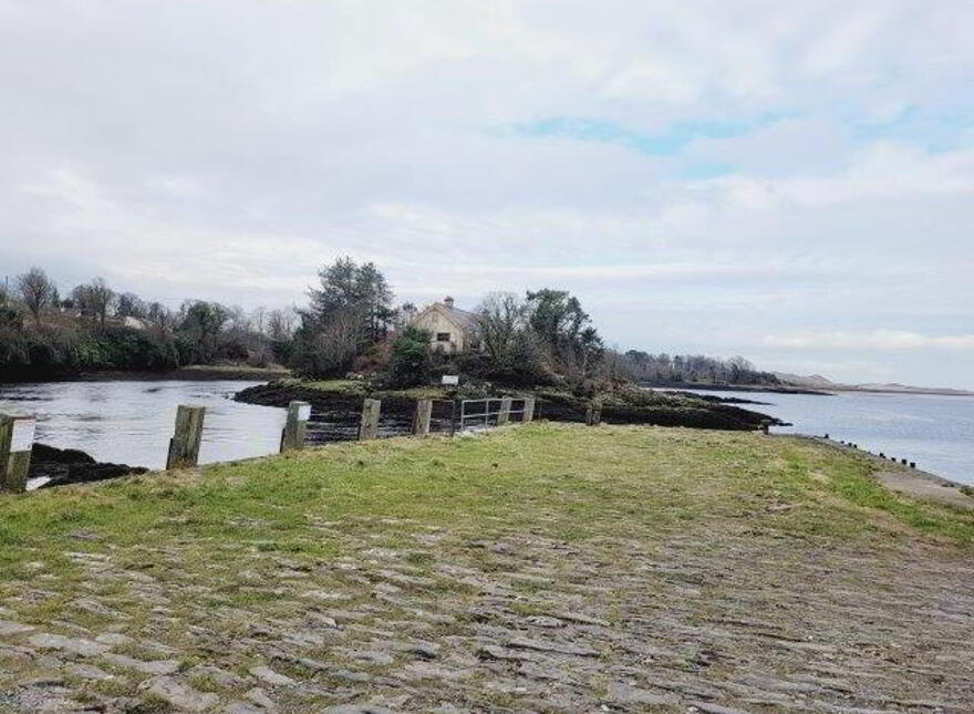 Inis Saimer Island Mall Quay, Ballyshannon, F94NW18