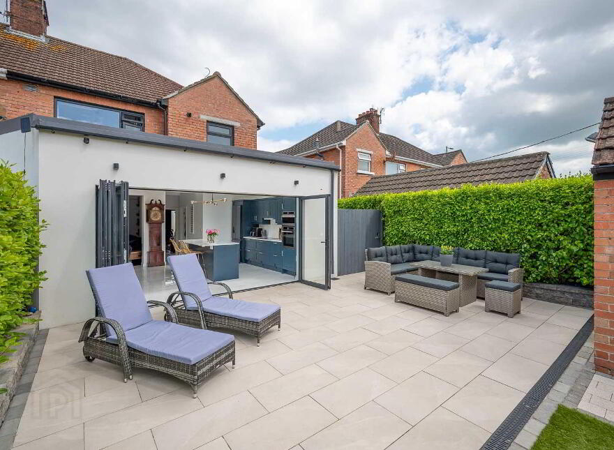 21 Crawfordsburn Road, Bangor, BT19 1BG