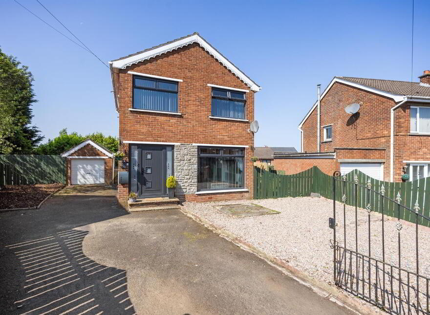 5 Burnthill Gardens, Newtownabbey, BT36 5HE photo