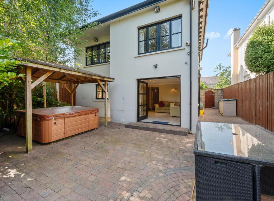 62 Osborne Park, Malone, Belfast, BT9 6JP