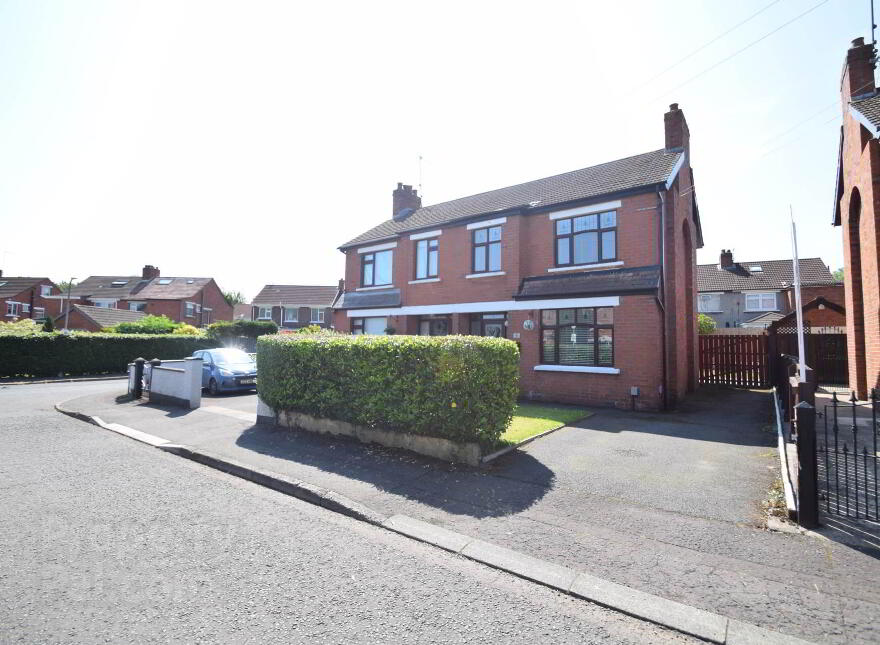 4 Ashton Avenue, Finaghy, Belfast, BT10 0JR photo