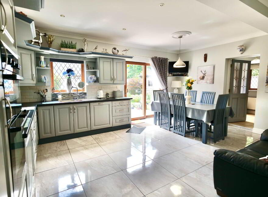 10 Cuirt An Droichead, Main Street, Sixmilebridge, County Clare, V95FK71