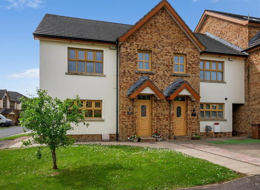 48 Woodrow Gardens, Off Todds Hill, Saintfield, BT24 7WG photo