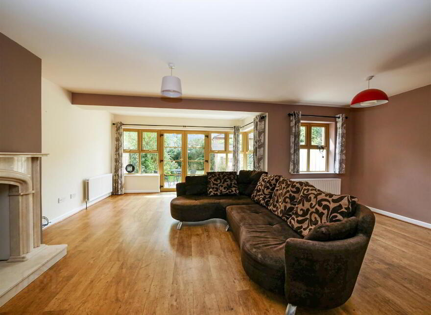 48 Woodrow Gardens, Off Todds Hill, Saintfield, BT24 7WG