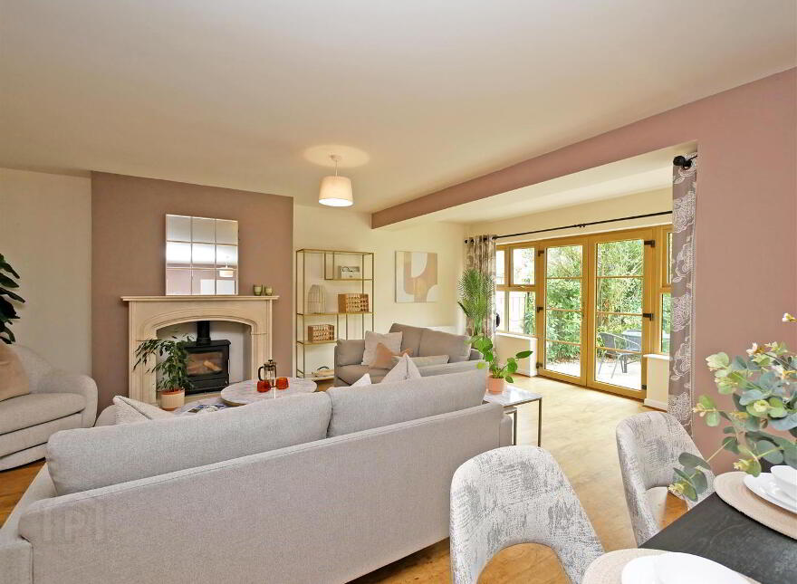 48 Woodrow Gardens, Off Todds Hill, Saintfield, BT24 7WG