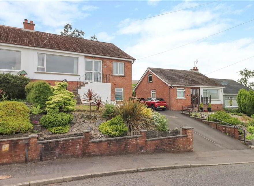 25 Ferndene Gardens, Dundonald, Belfast, BT16 2EP photo