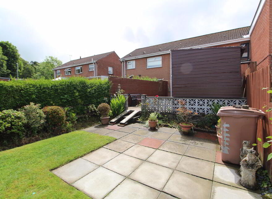 65 Dunbeg Park, Hillsborough, BT26 6AT