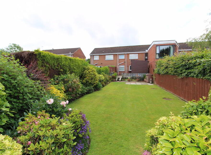 65 Dunbeg Park, Hillsborough, BT26 6AT