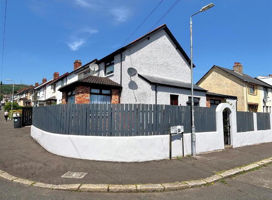 9 Prestwick Drive, Belfast, BT14 6PJ photo