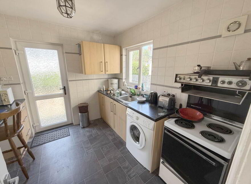 13 Chesham Drive, Ravenhill, Belfast, BT6 8GT