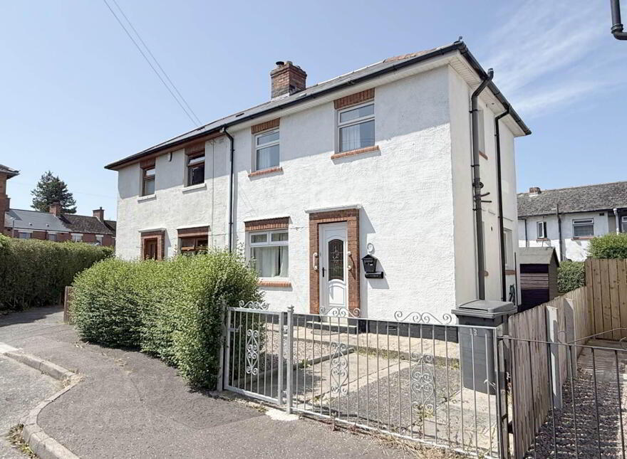 13 Chesham Drive, Ravenhill, Belfast, BT6 8GT photo