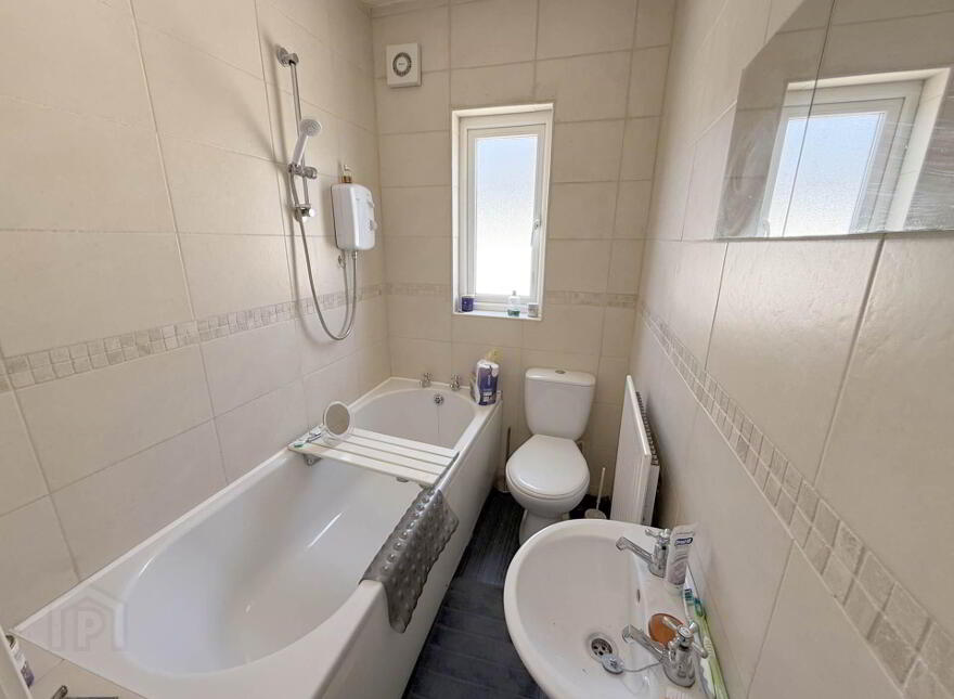 13 Chesham Drive, Ravenhill, Belfast, BT6 8GT