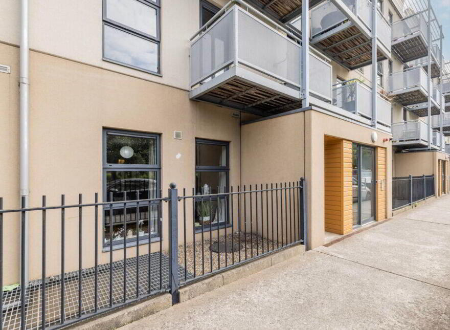 Apt 10, Compass Court Sourt, Royal Canal Park, Dublin, D15F102