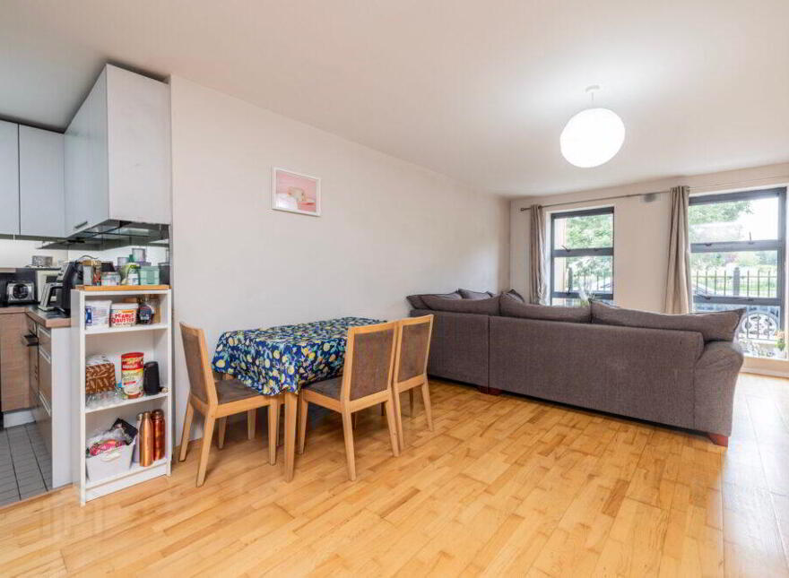 Apt 10, Compass Court Sourt, Royal Canal Park, Dublin, D15F102