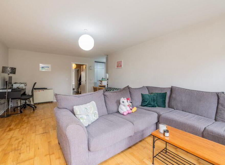 Apt 10, Compass Court Sourt, Royal Canal Park, Dublin, D15F102