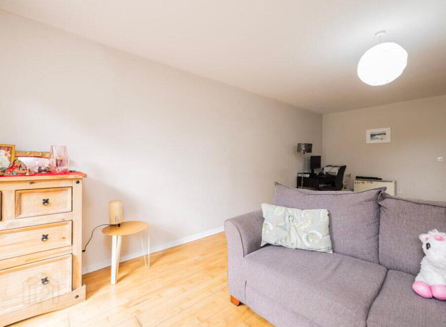 Apt 10, Compass Court Sourt, Royal Canal Park, Dublin, D15F102