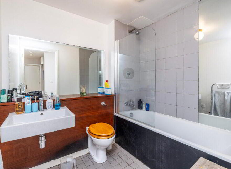 Apt 10, Compass Court Sourt, Royal Canal Park, Dublin, D15F102