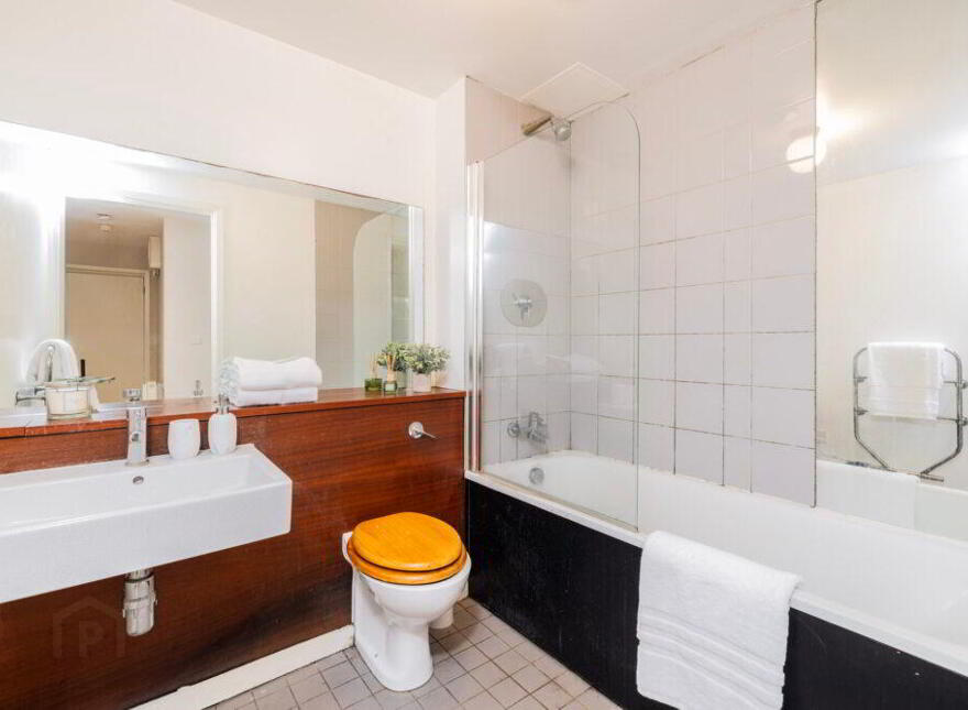 Apt 10, Compass Court Sourt, Royal Canal Park, Dublin, D15F102