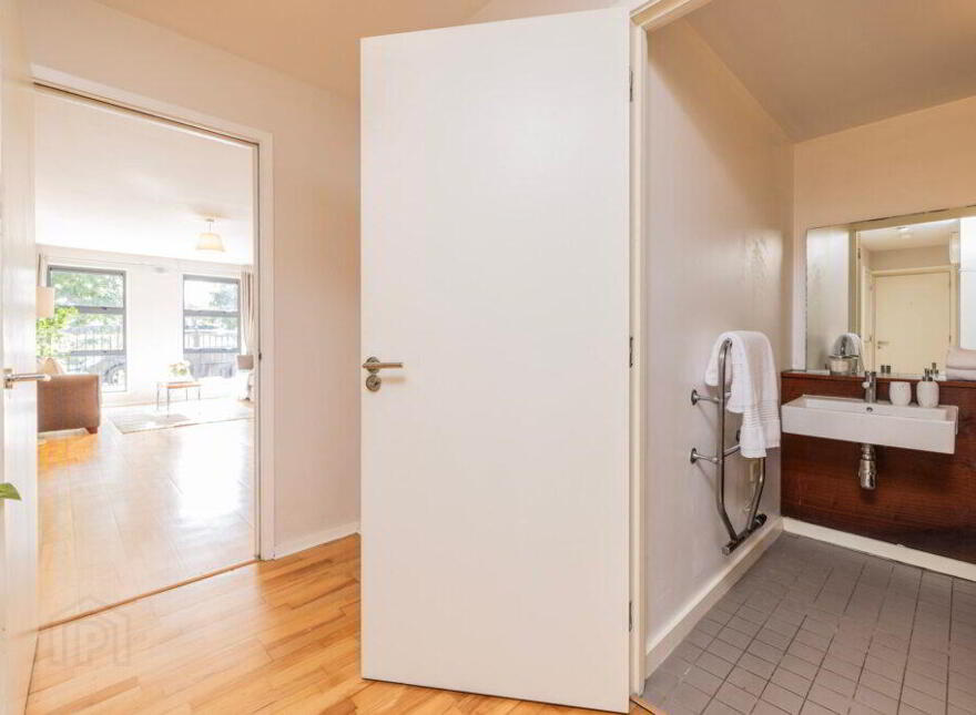 Apt 10, Compass Court Sourt, Royal Canal Park, Dublin, D15F102