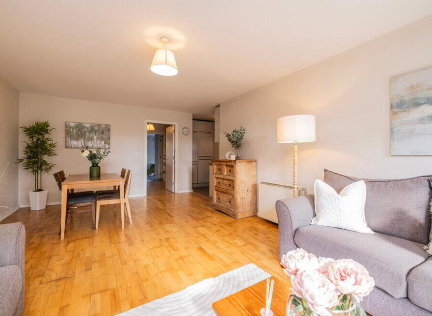 Apt 10, Compass Court Sourt, Royal Canal Park, Dublin, D15F102