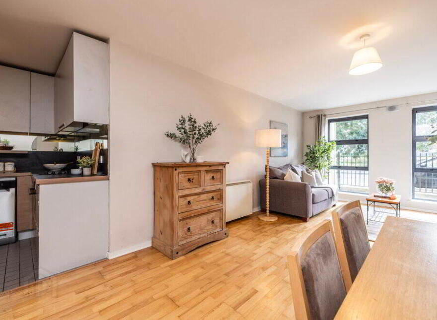 Apt 10, Compass Court Sourt, Royal Canal Park, Dublin, D15F102
