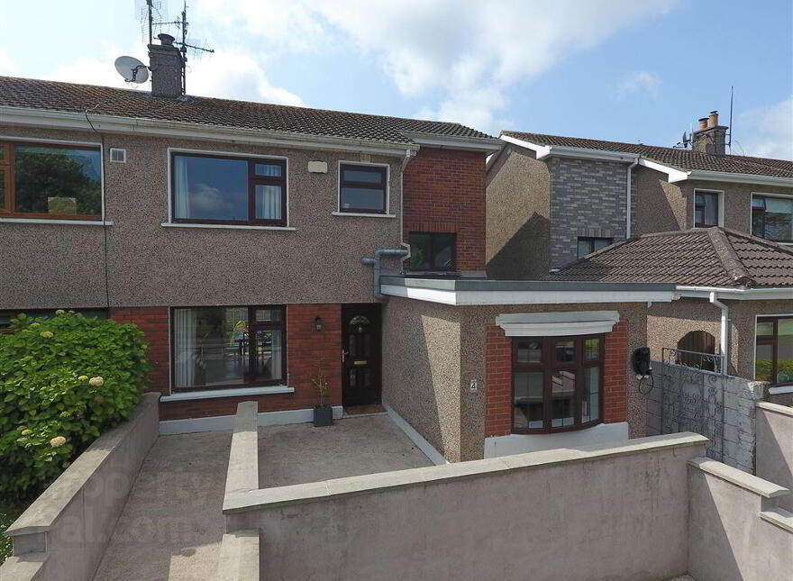 4 Owenabue Drive, Carrigaline photo
