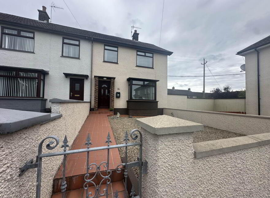 16 Ardclinis Gardens, Larne, BT40 2JF photo