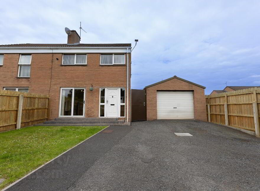 28 The Oaks, Derryhale, Portadown, BT62 4HX photo