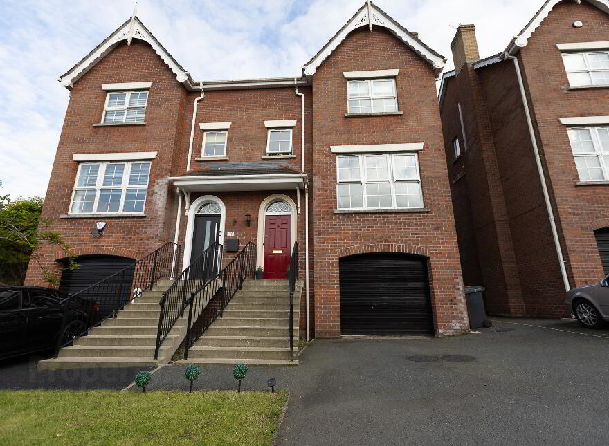 80 Bishops Hill, Dromore, BT25 1FL photo