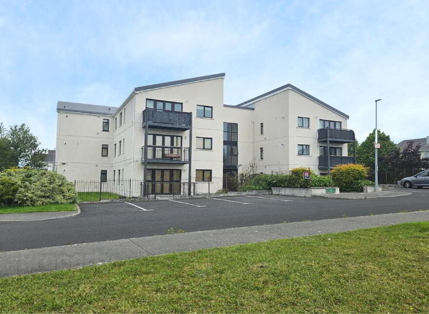 1 Montery Pine, River Village, Monksland, Athlone, N37H677 photo