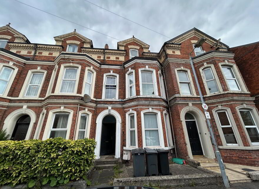 Flat 1, 5 Ashley Avenue, Belfast, BT9 7BT photo