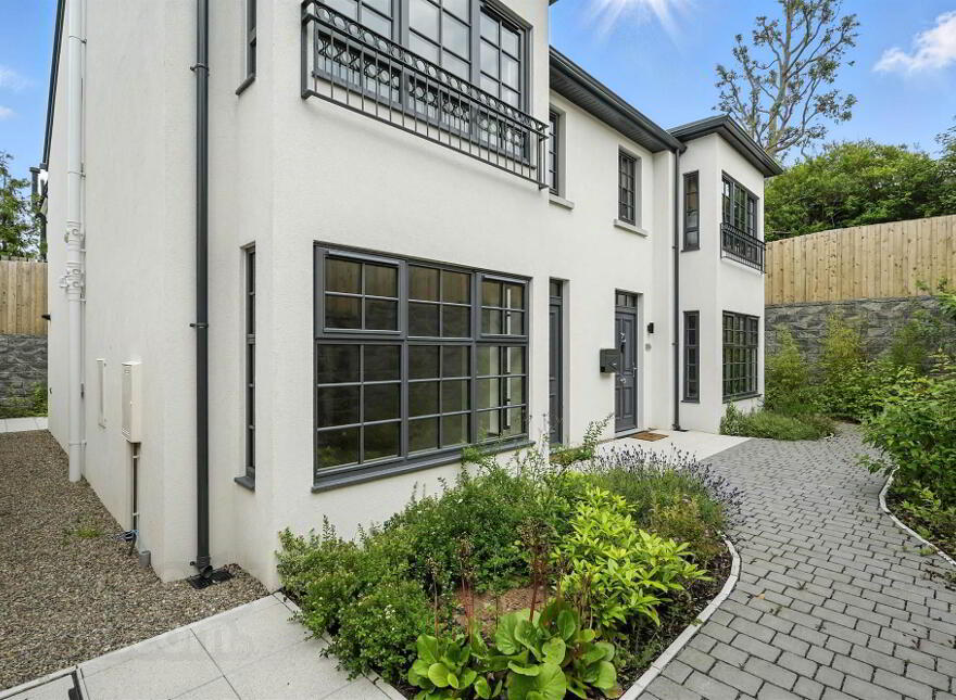 70 Groomsport Road, Bangor, BT20 5NE photo