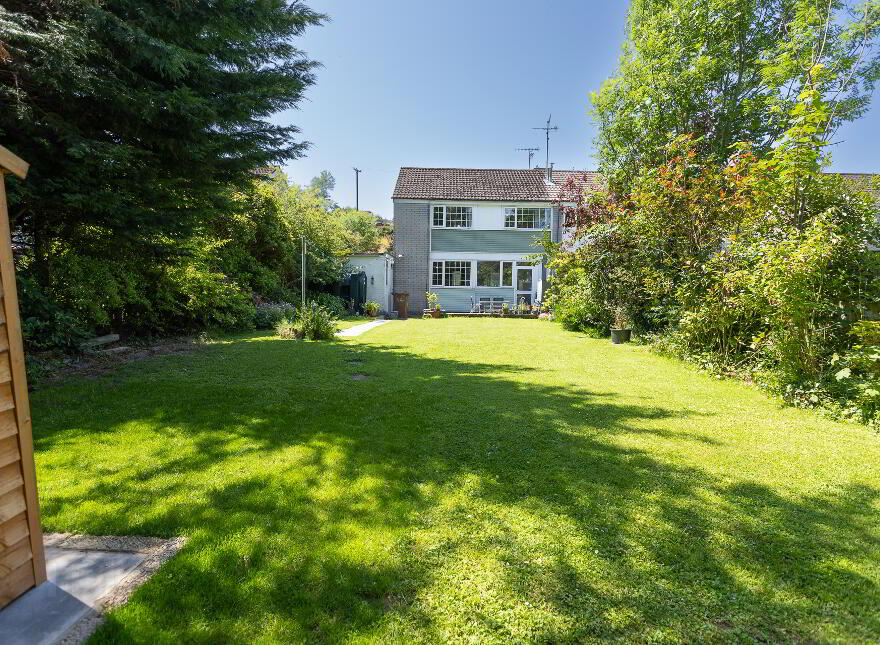 14 Rosemount Avenue, Armagh, BT60 1BB