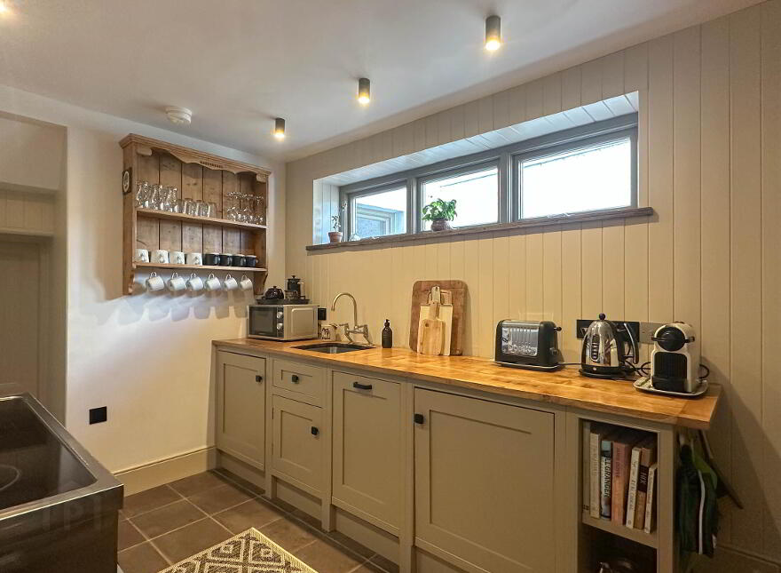 87 Main Street, Portrush, BT56 8DA