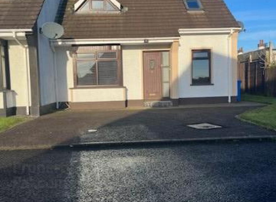 22 Dhu Varren Park South, Student Let 25/26, Portrush, BT56 8EJ photo