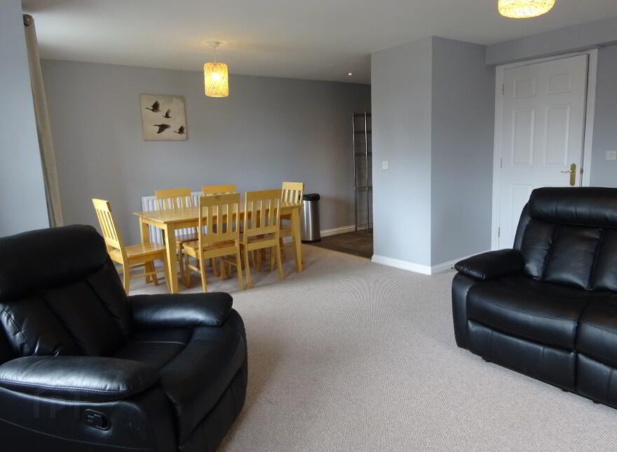 9 St Johns Square, Belfast, BT7 3HS