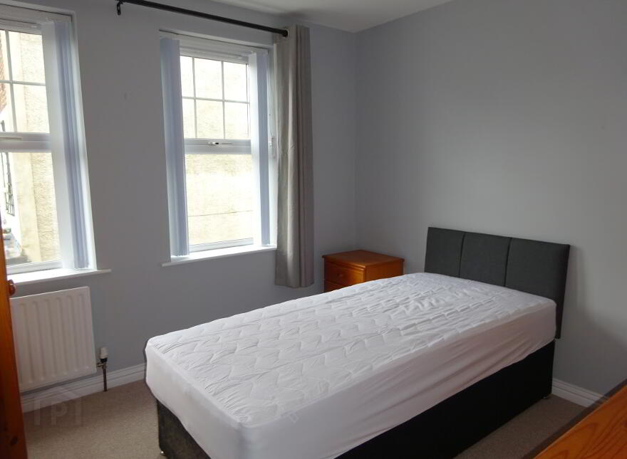 9 St Johns Square, Belfast, BT7 3HS