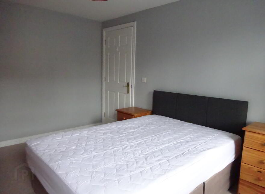 9 St Johns Square, Belfast, BT7 3HS
