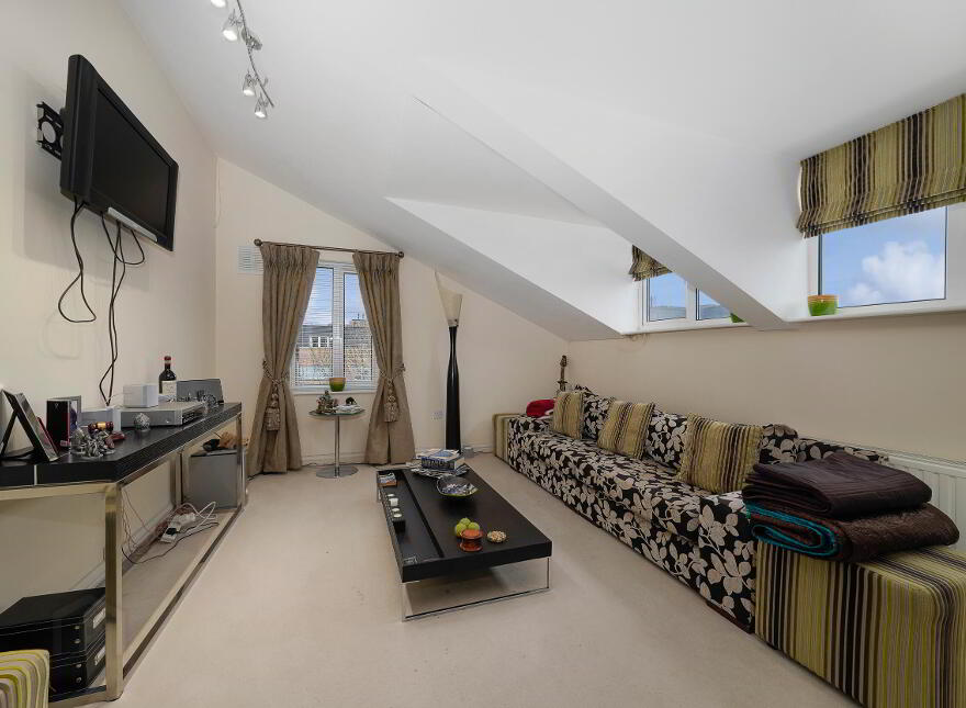 16 Eaton Close, Rathcoole, Dublin, D24K778
