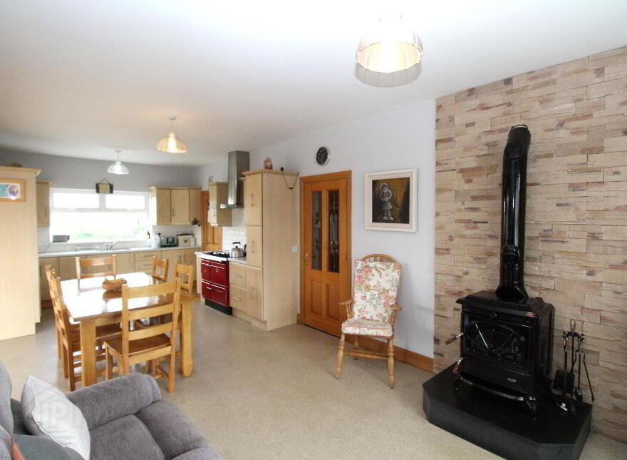 Rosduff, Aughnacliffe, N39V042