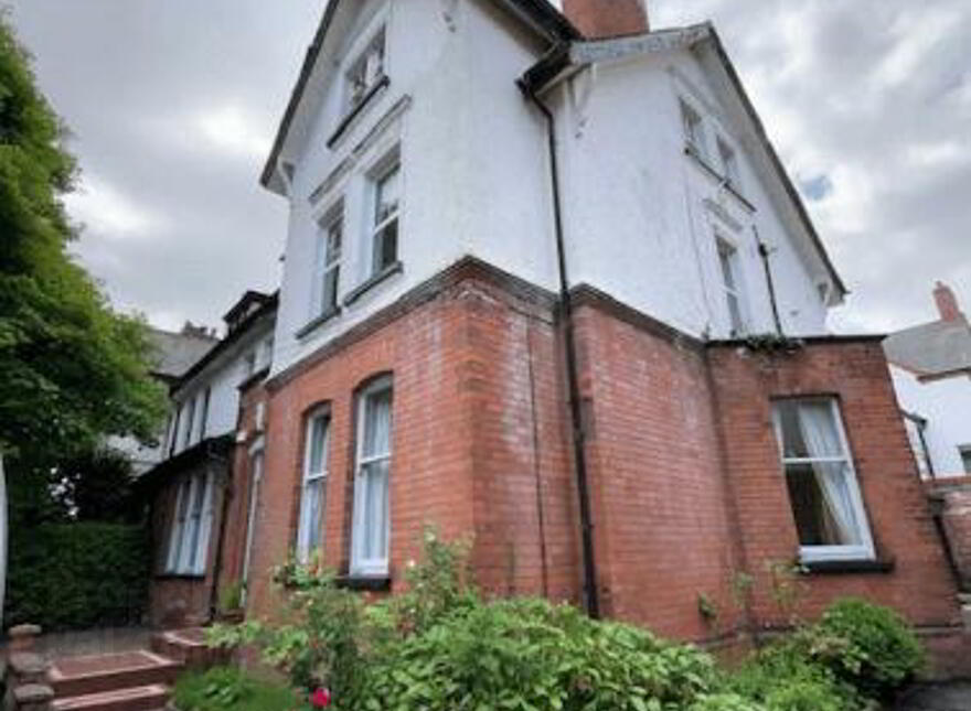 11 Deramore Park, Belfast, BT9 5JW photo