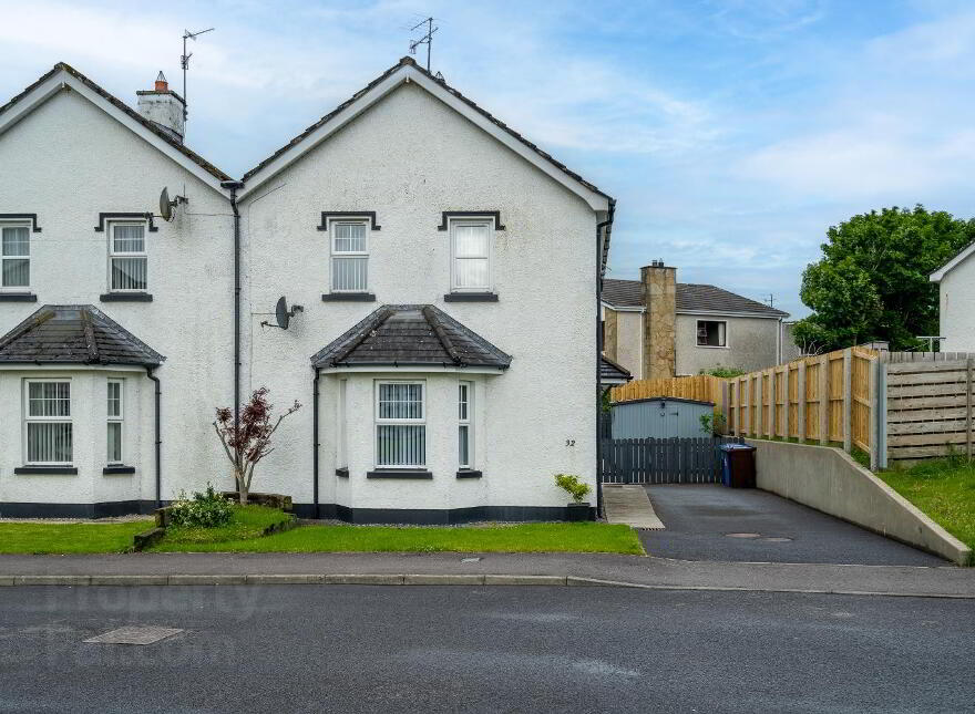32 Elm Wood Green, Castlederg, BT81 7GY photo