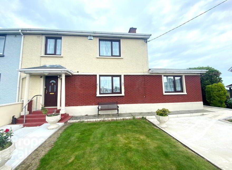 387 Coneyburrow, Lifford, F93X03P photo